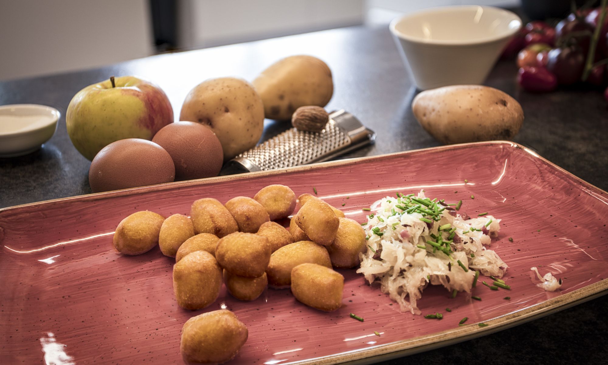 frank-lebensmittel-erleben-kochkurs-saalfelden-lachstatar-genuss-gourmet-kochen-weinbegleitung