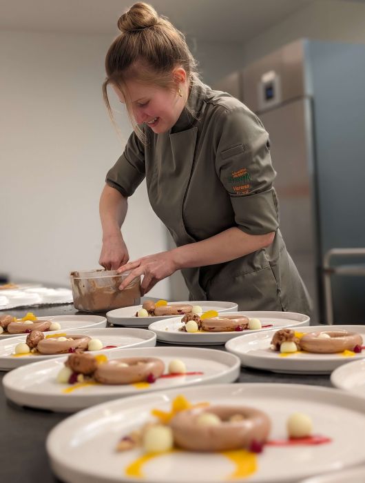 frank-lebensmittel-erleben-kochkurs-saalfelden-patisserie-dessert-handwerk-genuss-schokolade
