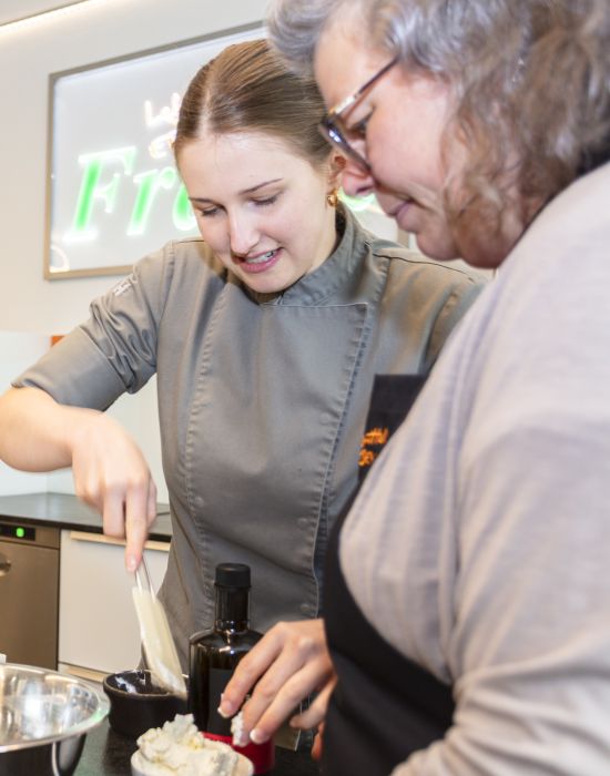 frank-lebensmittel-erleben-kochkurs-saalfelden-spaetzle-kochen-traditionelle-kueche