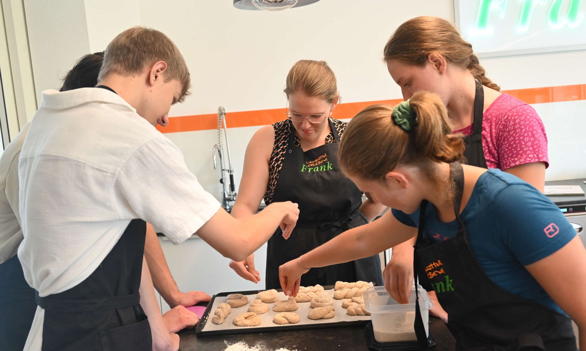 frank-lebensmittel-erleben-kochkurs-saalfelden-brot-backen-gemeinsam-genuss-backworkshop