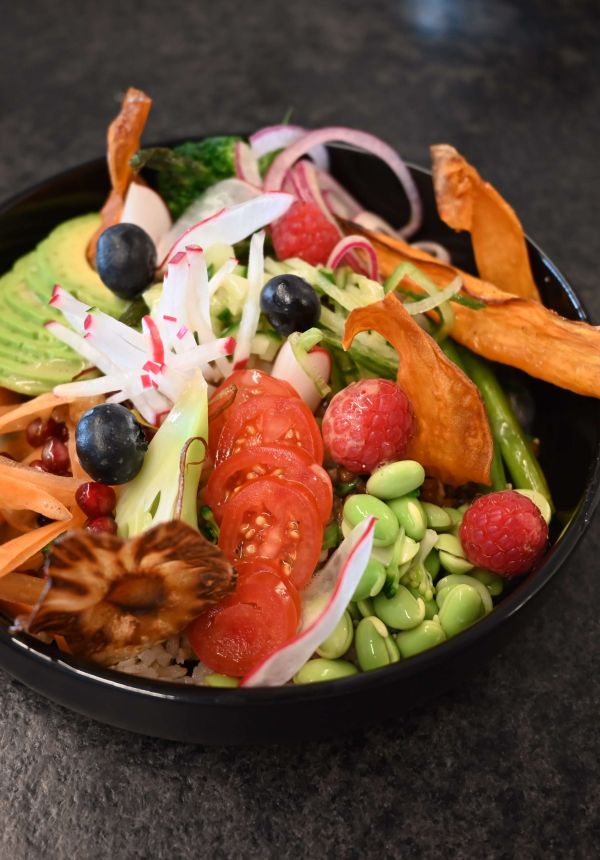 frank-lebensmittel-erleben-kochkurs-saalfelden-bowl-gesundes-essen-frische-zutaten-vegan-vitaminreich