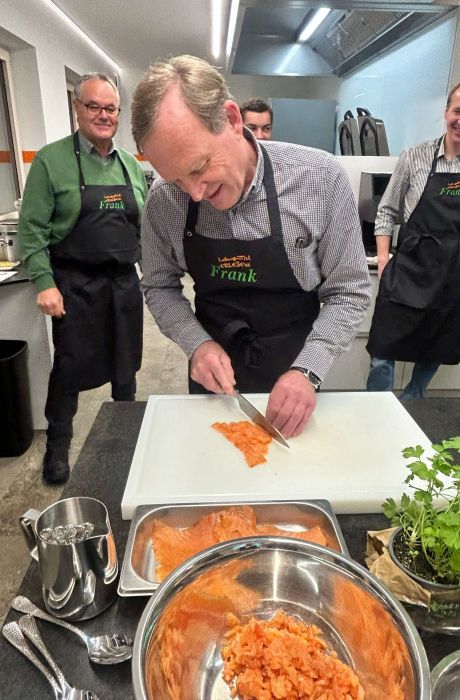 frank-lebensmittel-erleben-kochkurs-saalfelden-kochen-mit-freude-frischer-lachs-genuss